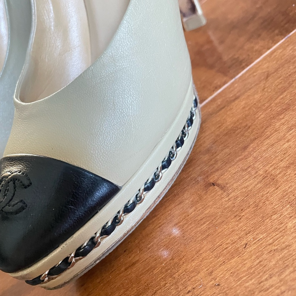 CHANEL Beige and Black Two-Tone Leather Platform Pumps - Picture 8 of 8